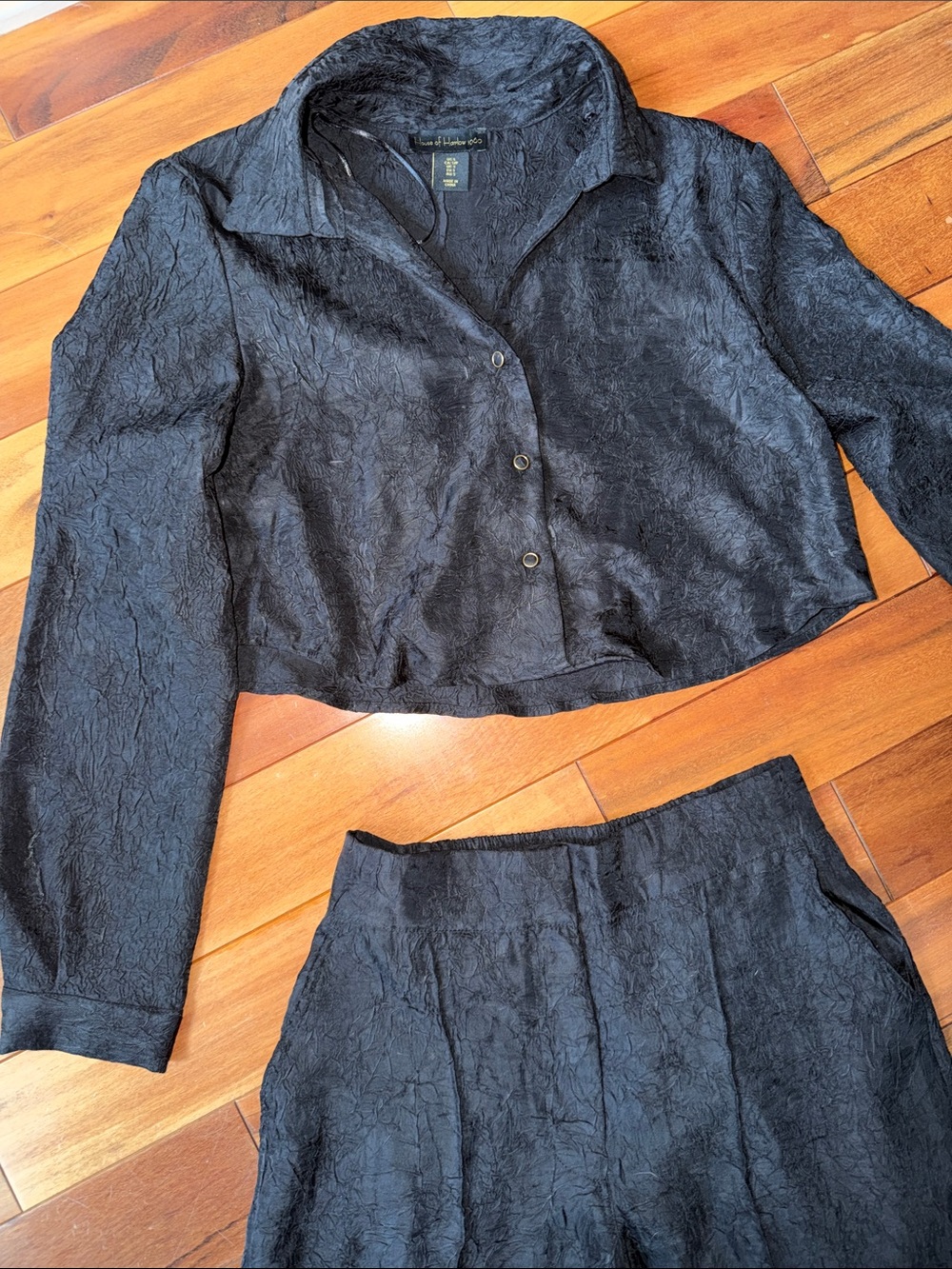 Matching Set Cropped Textured Wide-Leg Pants in Black - Picture 2 of 4